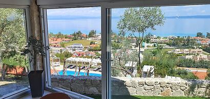 Bungalow White Apartments and Suites