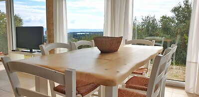 Bungalow White Apartments and Suites