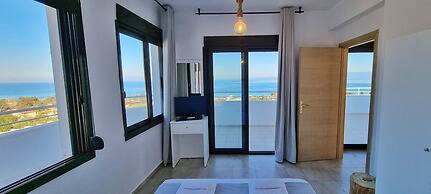 Bungalow White Apartments and Suites