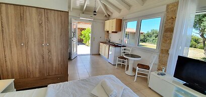 Bungalow White Apartments and Suites