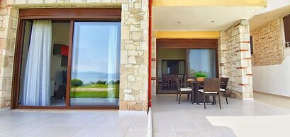 Bungalow White Apartments and Suites