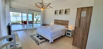 Bungalow White Apartments and Suites