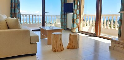 Bungalow White Apartments and Suites