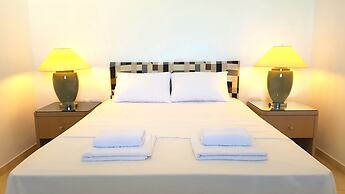 Bungalow White Apartments and Suites