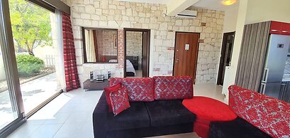 Bungalow White Apartments and Suites