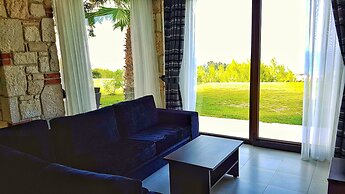 Bungalow White Apartments and Suites