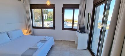 Bungalow White Apartments and Suites