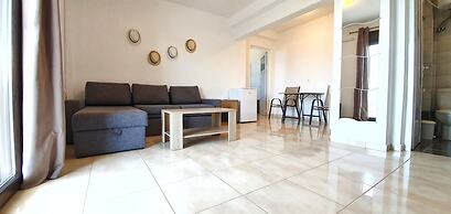 Bungalow White Apartments and Suites