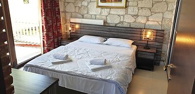 Bungalow White Apartments and Suites