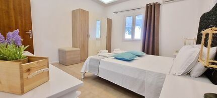 Bungalow White Apartments and Suites