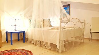 Bungalow White Apartments and Suites