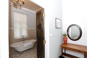 Baan2459 Heritage House