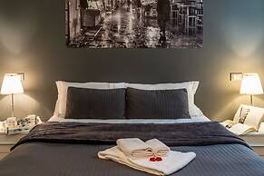 051 Room & Breakfast