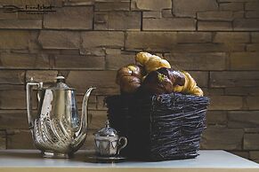 051 Room & Breakfast