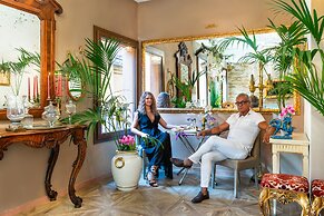 051 Room & Breakfast