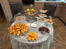 051 Room & Breakfast