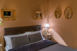 051 Room & Breakfast