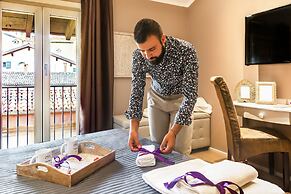 051 Room & Breakfast