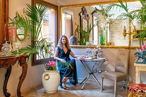 051 Room & Breakfast