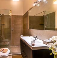 051 Room & Breakfast