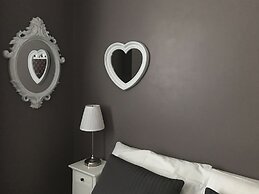 051 Room & Breakfast