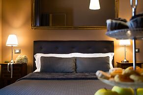 051 Room & Breakfast