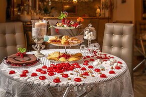 051 Room & Breakfast