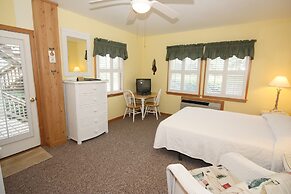 Courtyard Villas on Silver Lake Harbor