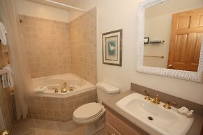 Courtyard Villas on Silver Lake Harbor