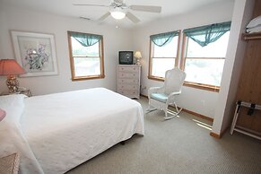 Courtyard Villas on Silver Lake Harbor