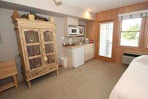 Courtyard Villas on Silver Lake Harbor