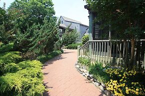 Courtyard Villas on Silver Lake Harbor