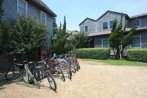Courtyard Villas on Silver Lake Harbor