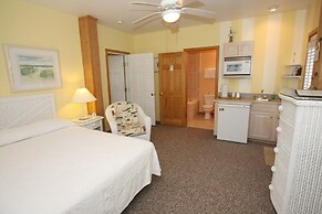 Courtyard Villas on Silver Lake Harbor