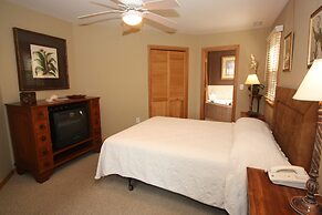 Courtyard Villas on Silver Lake Harbor