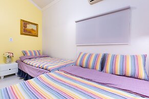 Oh Blue Guesthouse - Hostel