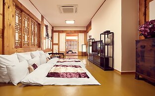 Hanok stay NAMWONYECHON by Kensington