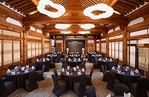 Hanok stay NAMWONYECHON by Kensington