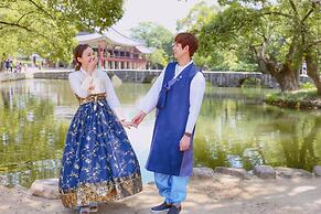 Hanok stay NAMWONYECHON by Kensington