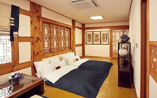 Hanok stay NAMWONYECHON by Kensington
