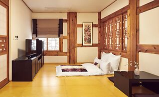 Hanok stay NAMWONYECHON by Kensington