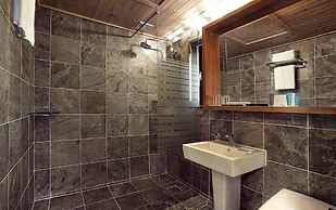 Hanok stay NAMWONYECHON by Kensington