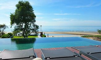 Baan Thew Talay Blue Sapphire