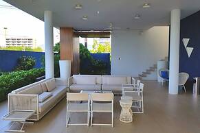 Baan Thew Talay Blue Sapphire