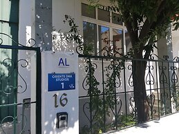 Oriente DNA Studios & Rooms