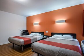 Motel 6 Sudbury, ON