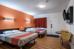 Motel 6 Sudbury, ON