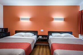 Motel 6 Sudbury, ON