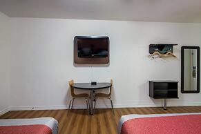 Motel 6 Sudbury, ON
