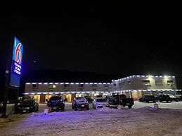 Motel 6 Sudbury, ON
